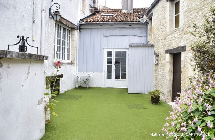 Maison à vendre  SURGERES (17) Ensemble immobilier de 120 m² hab. à remettre au goût du jour! — photo 3