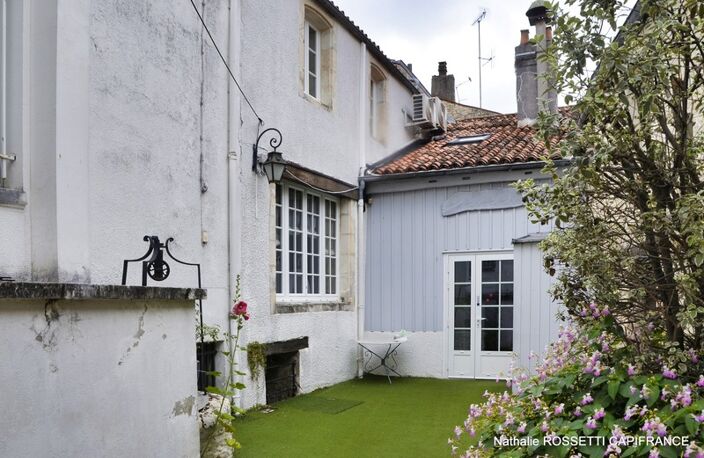 Maison à vendre  SURGERES (17) Ensemble immobilier de 120 m² hab. à remettre au goût du jour! — photo 5