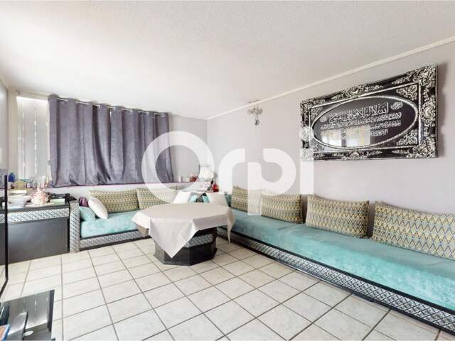BRON-ESSARTS – 84 m², 4 chambres, loggia plein Sud – Métro et universités — photo du bien