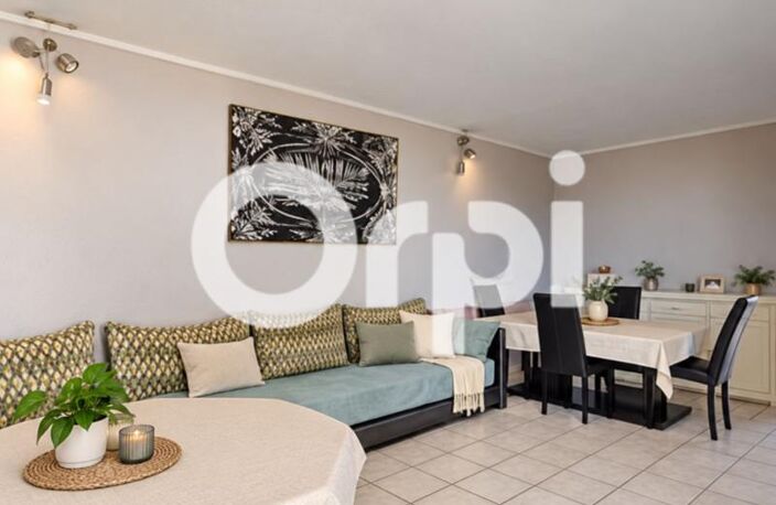 BRON-ESSARTS – 84 m², 4 chambres, loggia plein Sud – Métro et universités — photo 2
