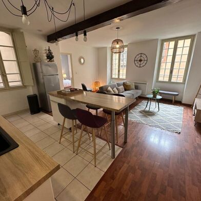 Appartement  745 €