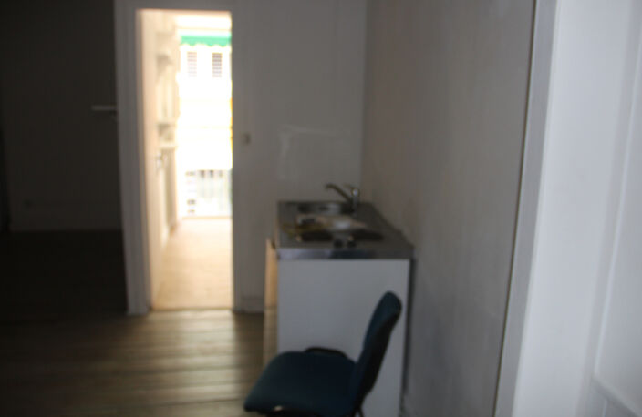À Basse-Terre, vaste  appartement T2 à louer avec balcon — photo 3