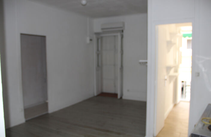 À Basse-Terre, vaste  appartement T2 à louer avec balcon — photo 4