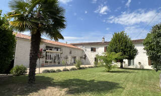 Maison 15 Pièces 485 m² à vendre à Saint-Martin-de-Juillers (17400)