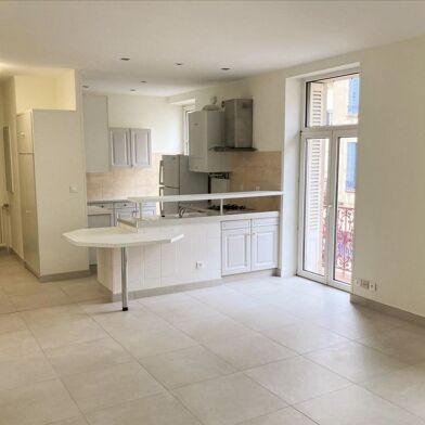 Appartement 3 pièces 860 €