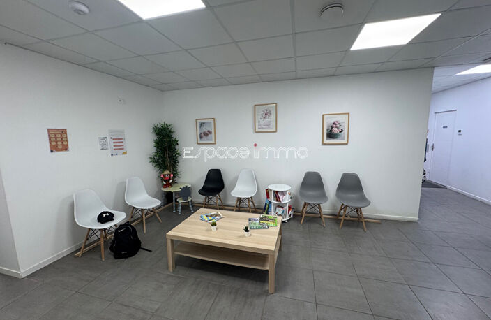 CABINET AU SEIN D'UN POLE SANTE - 16,55 m² - DEVILLE LES ROUEN CENTRE  - PARKING — photo 2