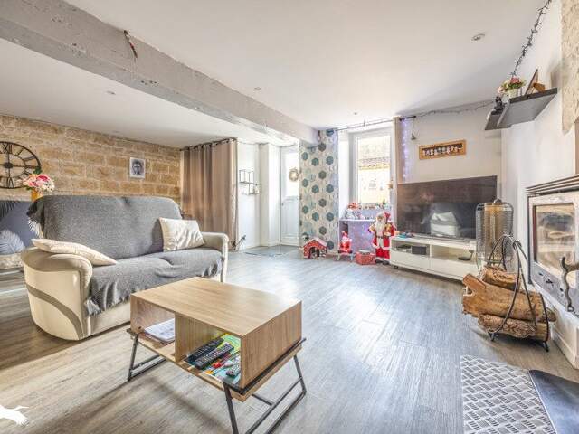 Maison en pierre de 9 pièces principales — photo du bien