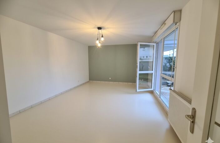 possibilité PMR - Dijon-Centre T3 récent lumineux plein Sud, de 72 m²,  terrasse, jardin privatif 60m², grand garage fermé sécurisé en sus — photo 4