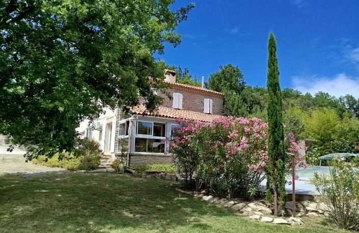 Villa d'exception, 2000 m² de terrain , Piscine & Véranda , — photo 2