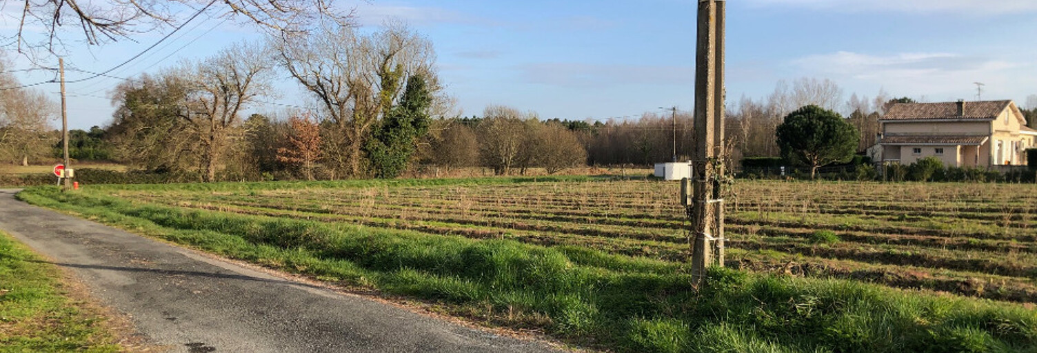 Terrain  902 m² à vendre à Saint-Savin (33920)