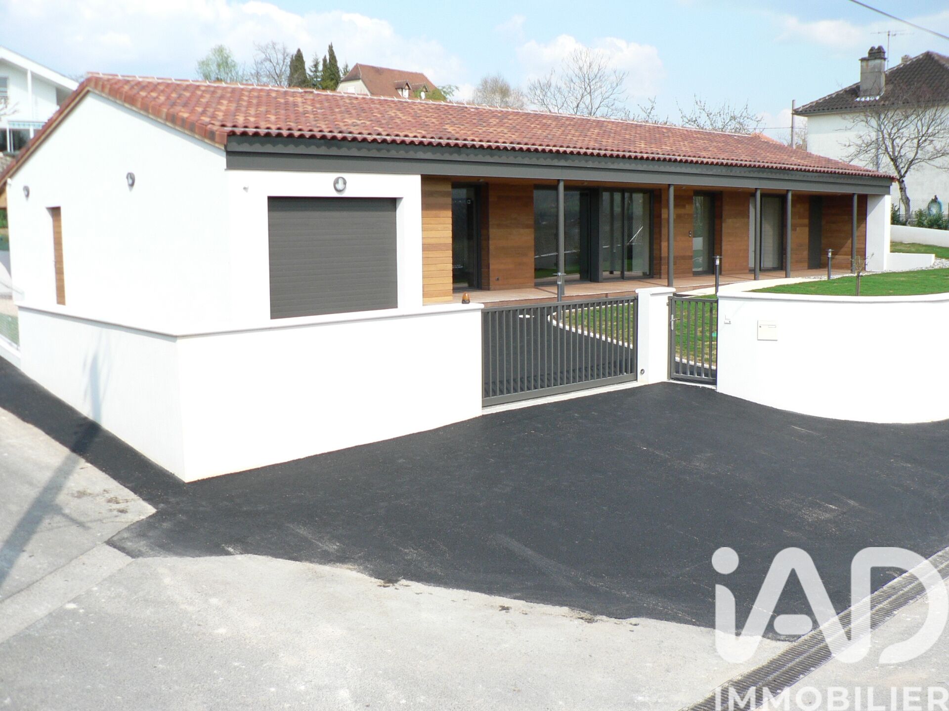 St-Laurent-Les-Tours - 148m² - 4p. - 2ch.