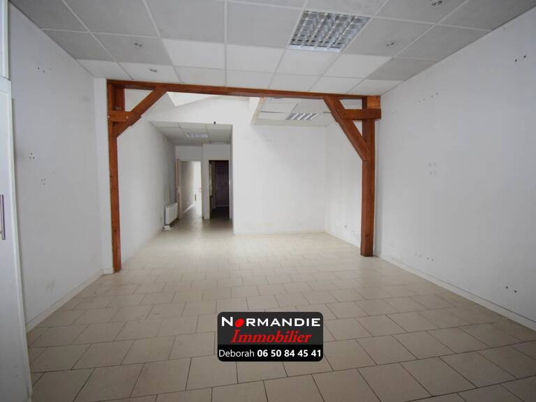 Ensemble immobilier mixte - local commercial et appartement — photo 1