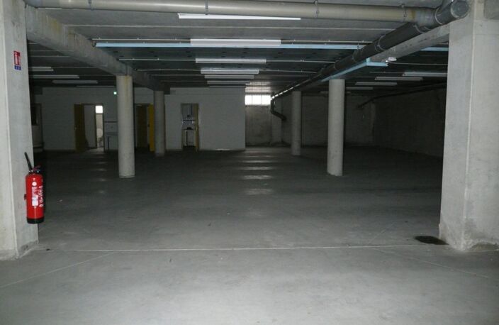 ⚜ A LOUER CHATEAUBERNARD Zone Commercial Local Bureau ⚜ — photo 2