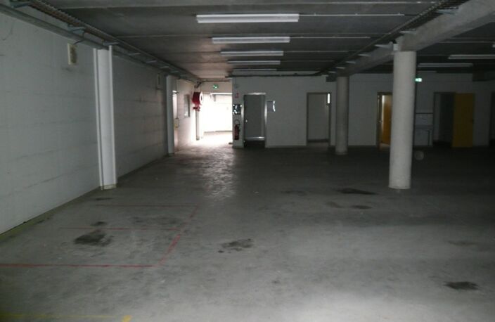 ⚜ A LOUER CHATEAUBERNARD Zone Commercial Local Bureau ⚜ — photo 3