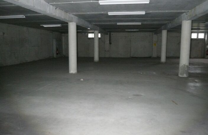 ⚜ A LOUER CHATEAUBERNARD Zone Commercial Local Bureau ⚜ — photo 4