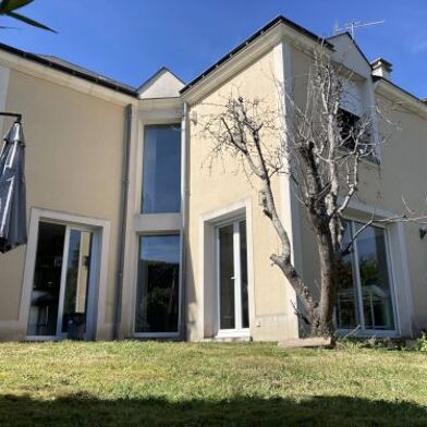 Maison 5 pièces 2500 €
