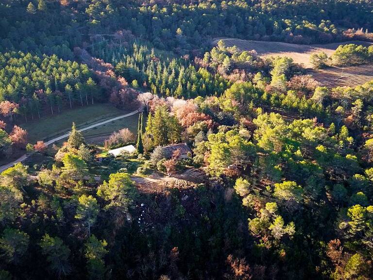 Propriété de 32 hectares à Grambois (84) — photo 1