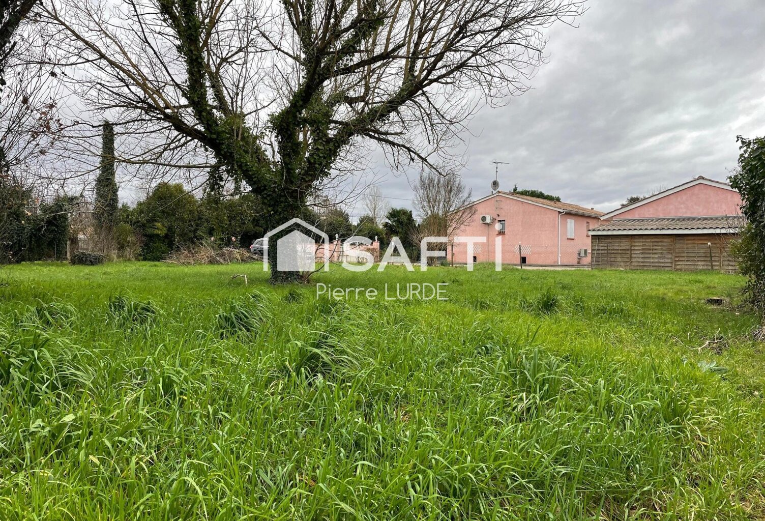 Terrain constructible de 1000 m2 à viabiliser — photo 1