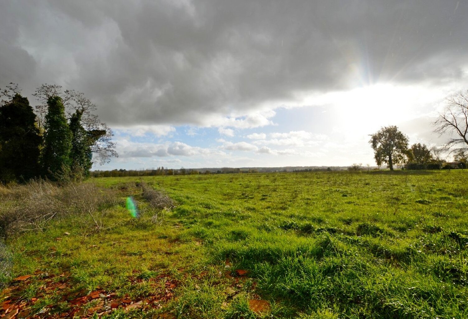 Grand terrain à construire - Situation hameau - Campagne — photo 1