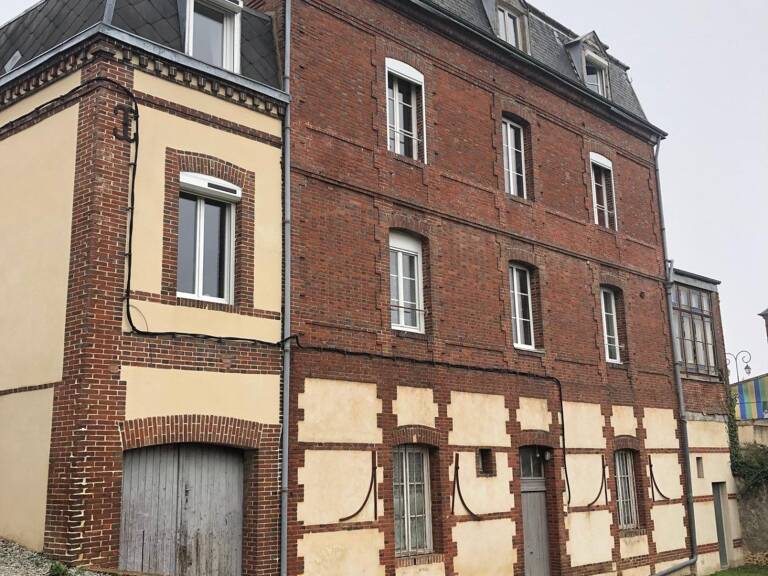 Appartement traversant. T3 de belle superficie. — photo 1
