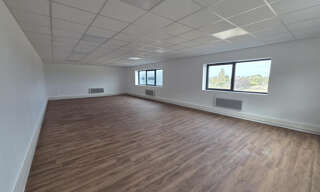 Commerce  367 m² à louer à Saint-Barthélemy-d'Anjou (49124)