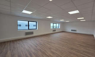 Commerce  312 m² à louer à Saint-Barthélemy-d'Anjou (49124)