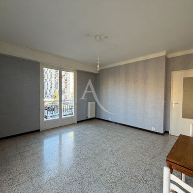 Appartement 2 pièces 915 €