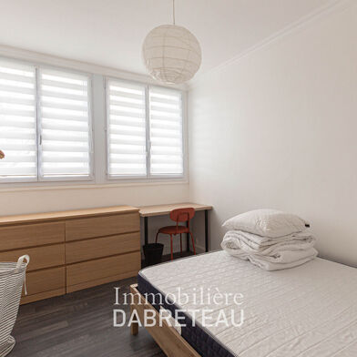 Appartement 5 pièces 484 €