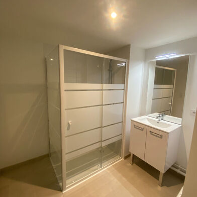 Appartement 3 pièces 858 €