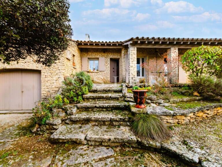 Hameau de Gordes, maison en pierres avec terrain constructible — photo 1