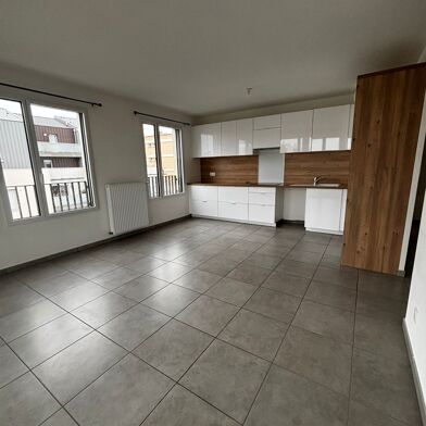 Appartement 3 pièces 923 €