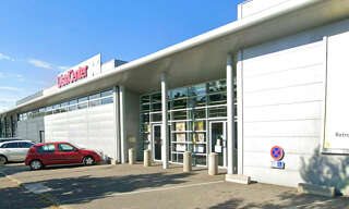 Commerce  832 m² à louer à Auch (32000)