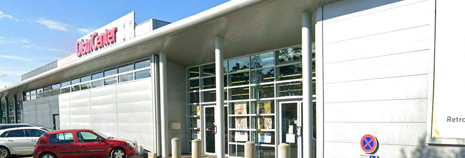 Commerce  832 m² à louer à Auch (32000)