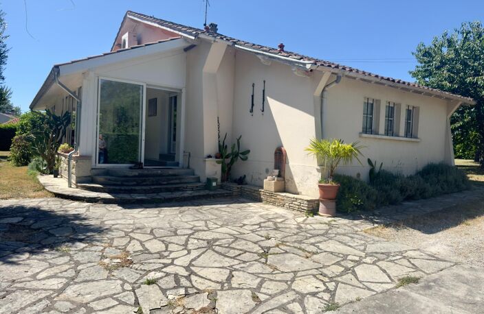 Maison rénovée avec charmant jardin arboré — photo 2