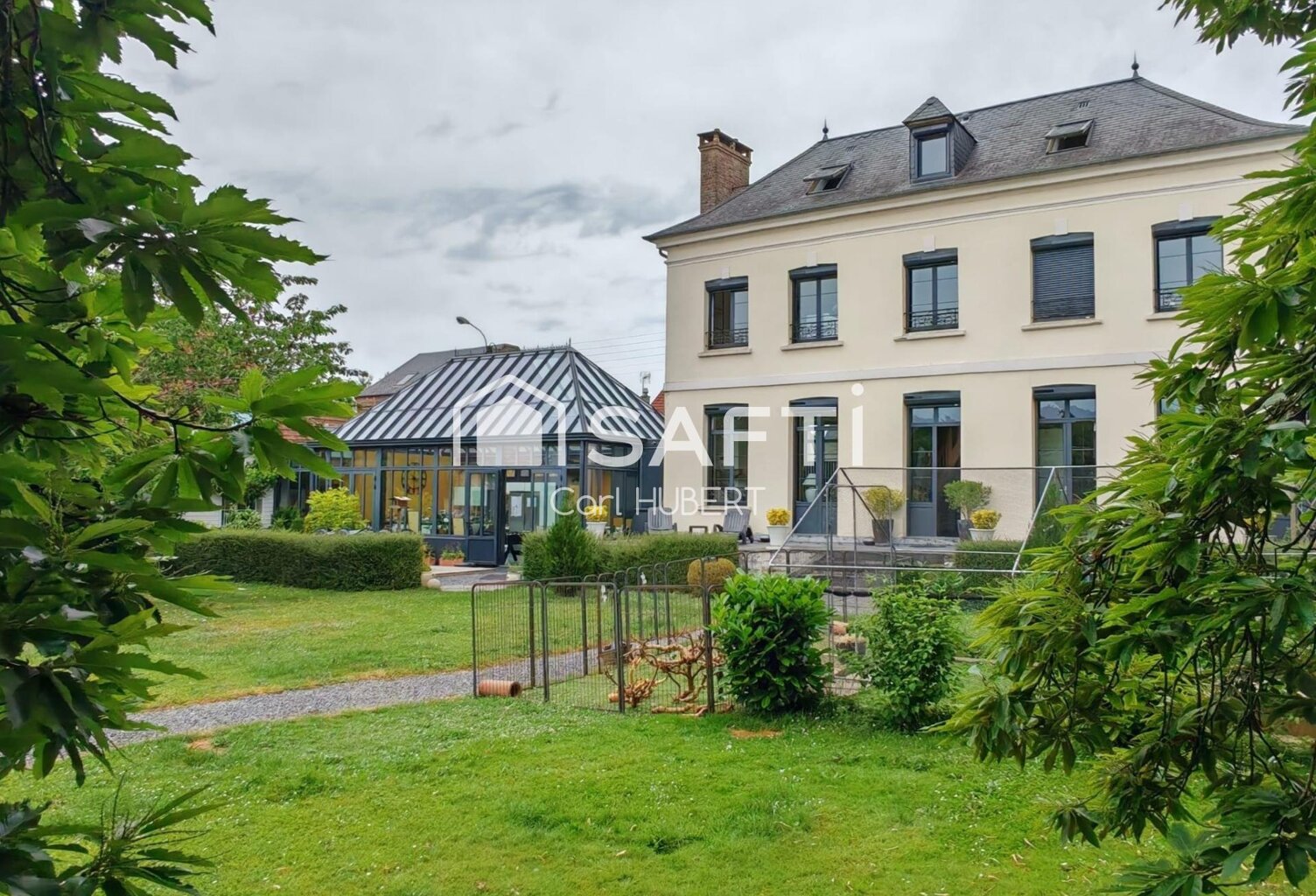 Propriété d'exception  305 m² habitables  2 logements  11 garages  Terrain constructible  Abbeville — photo 1