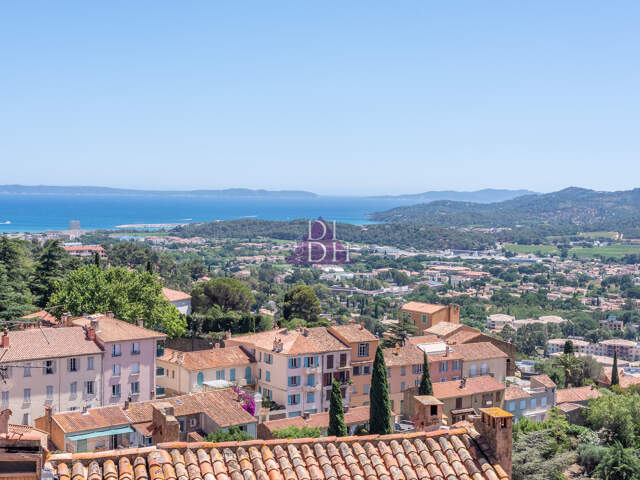 Bormes village : magnifique vue mer pour ce 2 pièces — photo du bien