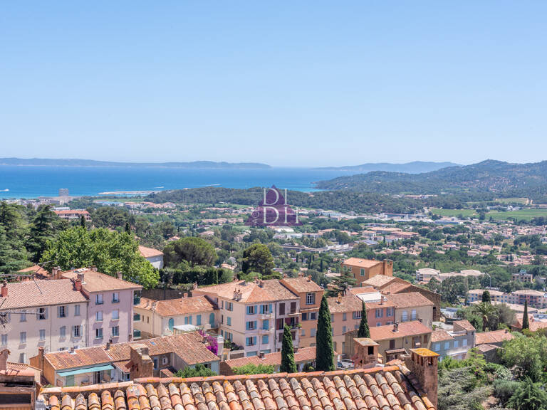 Bormes village : magnifique vue mer pour ce 2 pièces — photo 1