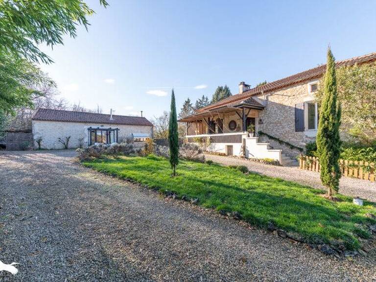 Maison en pierre de 8 pièces principales — photo 1
