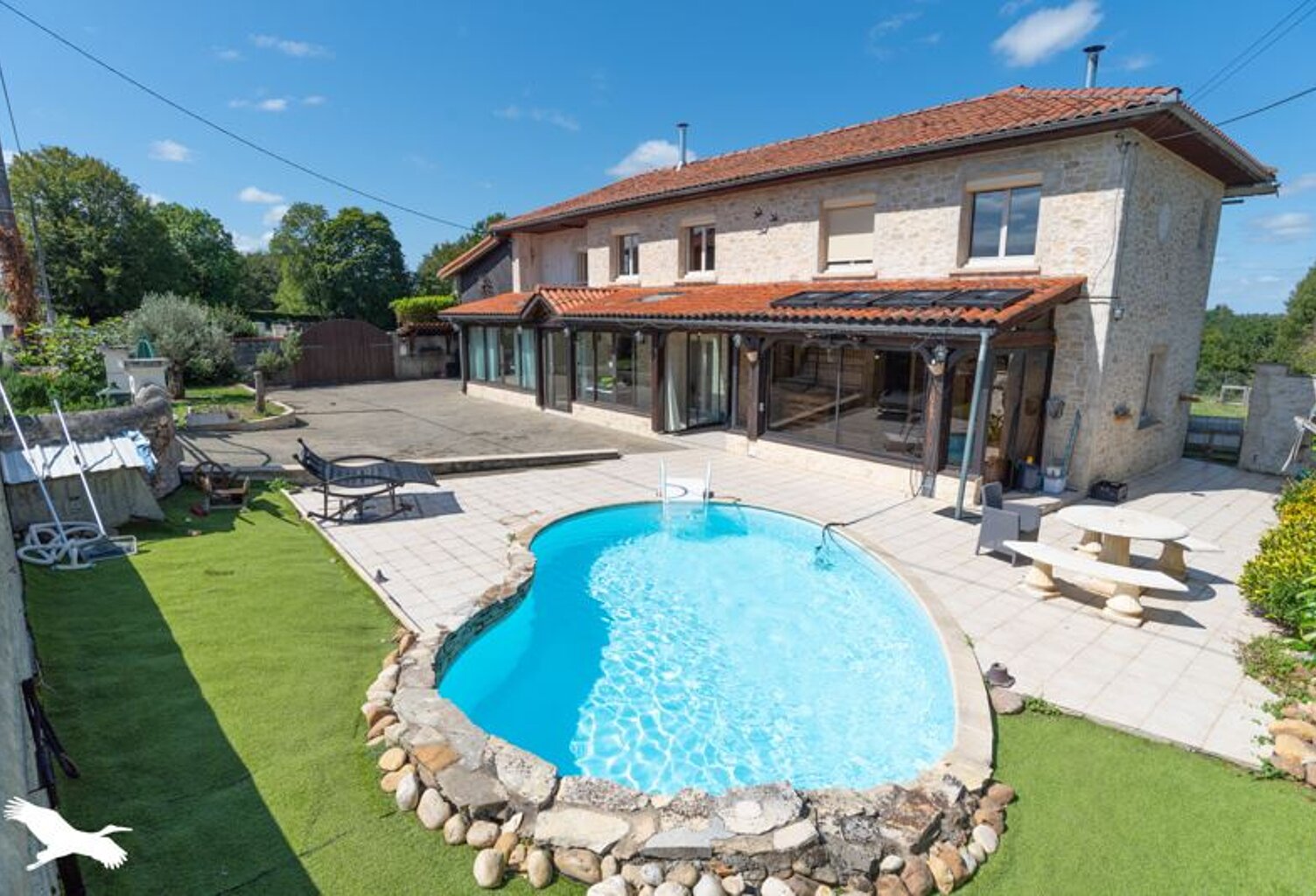 Maison en pierre de 8 pièces principales — photo 1