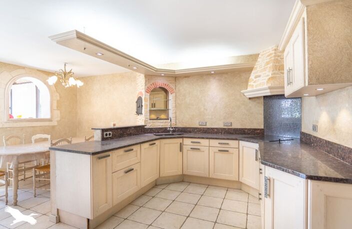 Maison en pierre de 8 pièces principales — photo 2