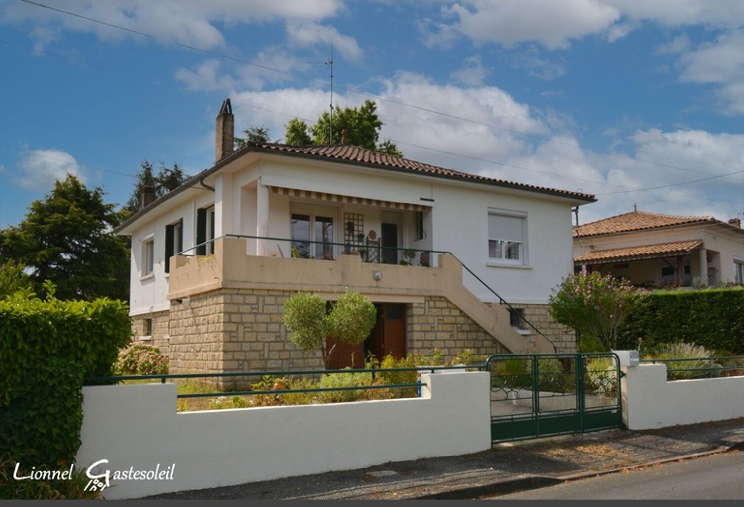 Maison familiale rénovée avec appartement indépendant proche de la Dordogne à vendre à PINEUILH (33) — photo 1