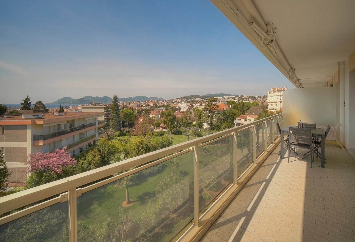 Dernier étage - Cannes - Vue mer — photo 1