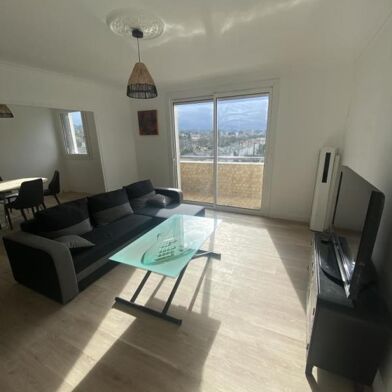 Appartement 4 pièces 900 €