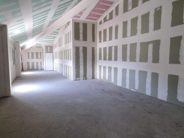 A LOUER LOCAL DE 170M² A ETAGE ZAC CANABADY ST PIERRE — photo du bien
