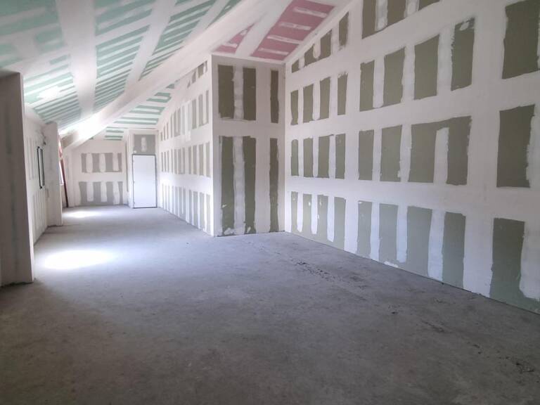 A LOUER LOCAL DE 170M² A ETAGE ZAC CANABADY ST PIERRE — photo 1