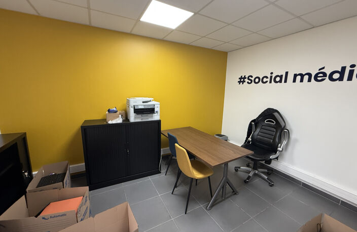 Local professionnel 93m2 bureaux à SALAISE SUR SANNE — photo 2