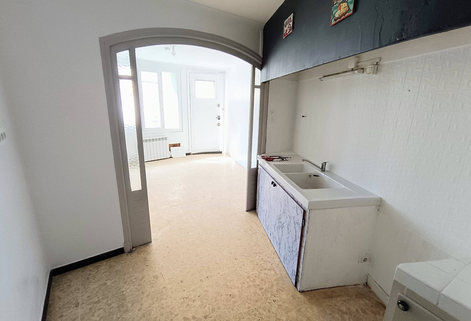 Vends maison de village 3 chambres R+2 au centre de Lespigna — photo 1