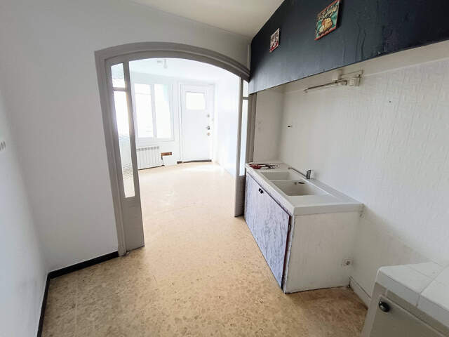 Vends maison de village 3 chambres R+2 au centre de Lespigna — photo du bien