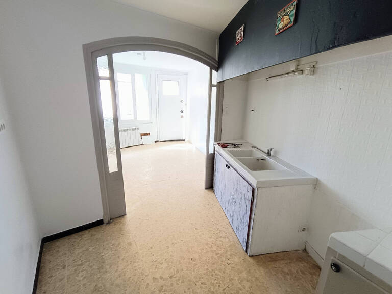Vends maison de village 3 chambres R+2 au centre de Lespigna — photo 1