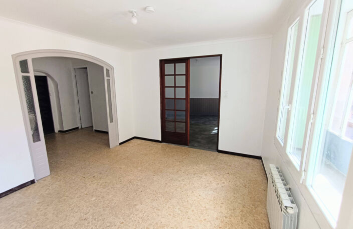 Vends maison de village 3 chambres R+2 au centre de Lespigna — photo 2